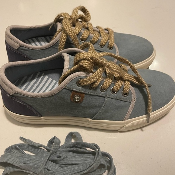 ‘Brand new Taos ‘’Casual Blue Canvas Women’s sneakers Size 7 - Picture 8 of 14